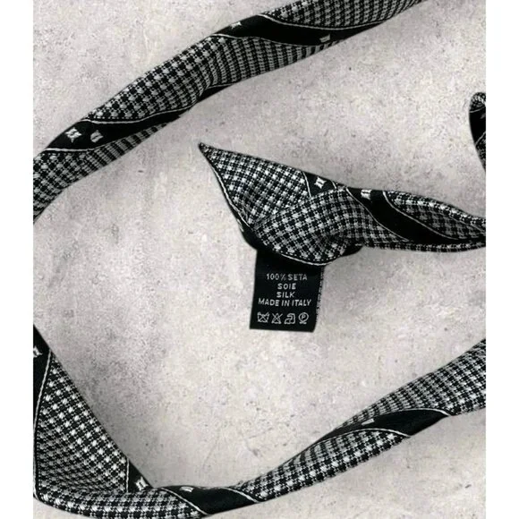 GIANNI VERSACE Silk Tie ITALY Black White Striped Logo W:3.8 EUC